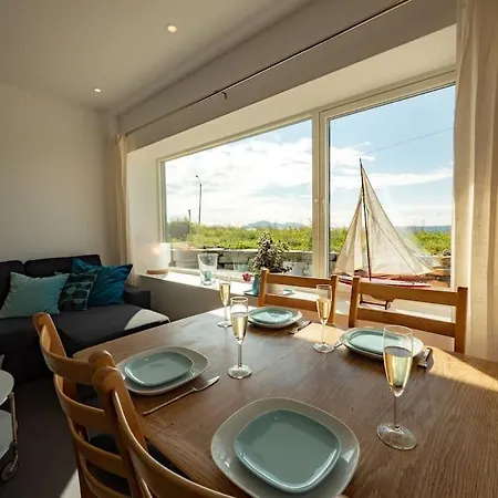 Front Appartments In Design Eco-villa 于尔斯泰因维克